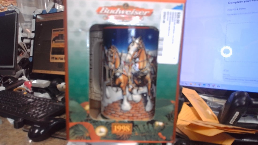 1998 Budweiser Holiday Stein Beer Mug New In Box Christmas Clydesdale Horses: The 1998 Budweiser Holiday Stein Beer Mug is a collectible item featuring the iconic Clydesdale horses as well as other festive Christmas designs. Made in Brazil, this new in box beer mug is a unique 