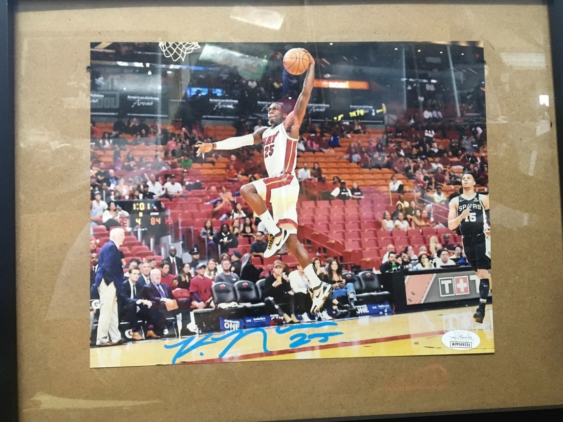 Kendrick Nunn signed memorabilia (1 of 1)