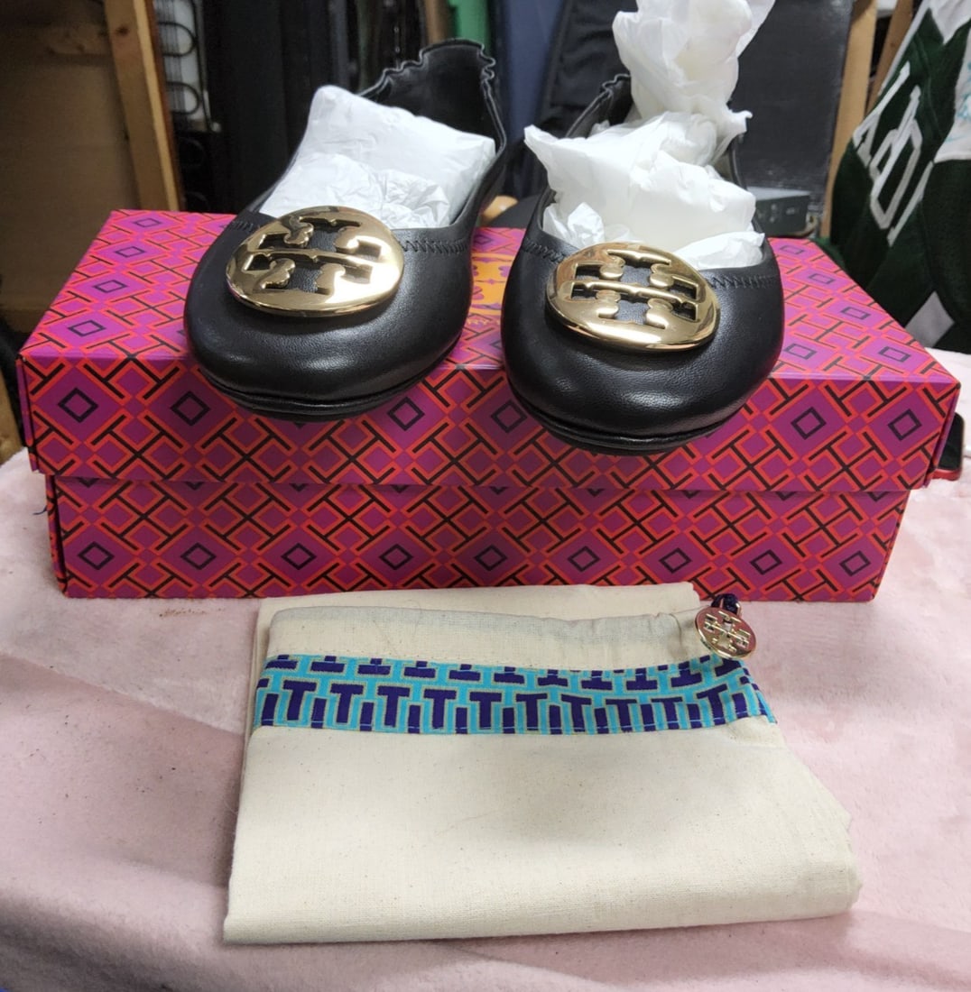 Tory Burch Minnie Travel Ballet W/ Metal Logo Women's Shoes Black/Gold Size 8.5: The Tory Burch Minnie Travel Ballet Shoes in black with gold metal logo are a stylish and comfortable option for women on the go. Featuring a slip-on closure and round toe shape, these flats are