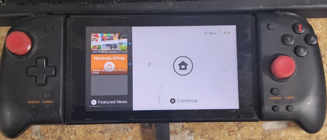 Nintendo Switch with HORI split pad pro controller - 3