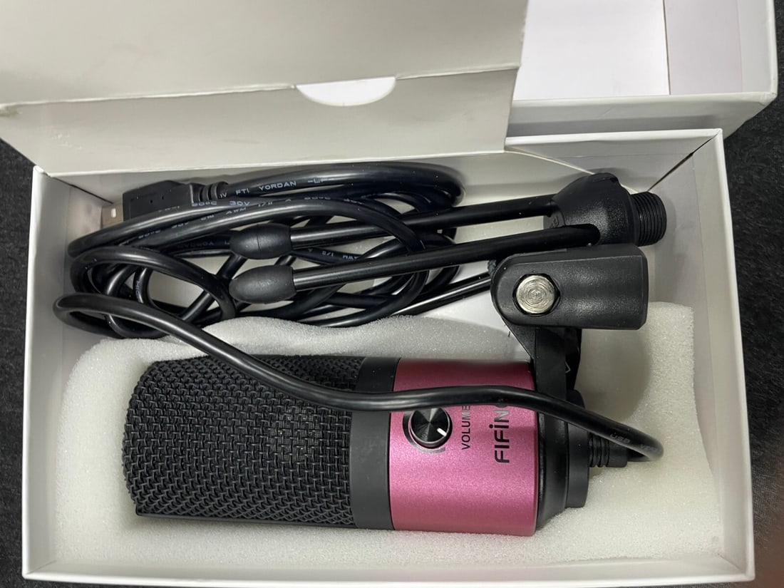 FIFINE K669 USB MICROPHONE WITH VOLUME DIAL FOR STREAMING VOCAL RECORDING: This FIFINE K669 USB microphone is the perfect solution for all your streaming and vocal recording needs. With its cardioid polar pattern, it captures sound from one direction and reduces background