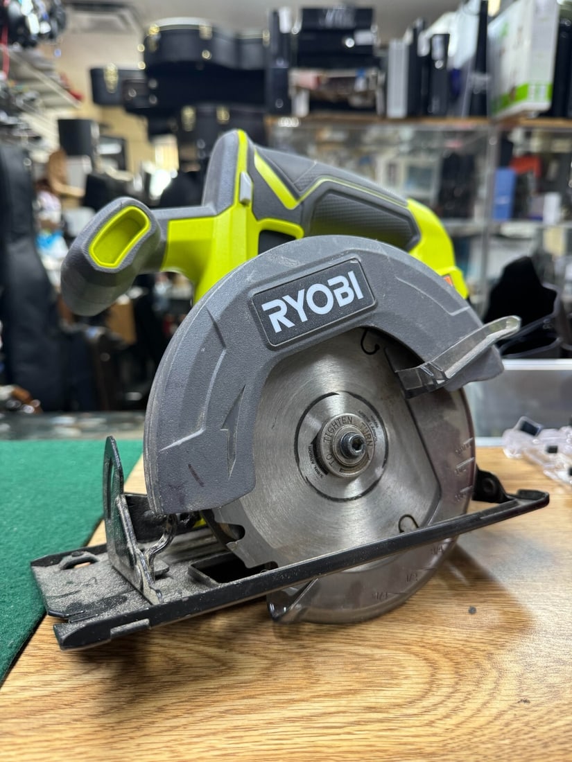RYOBI CIRCULAR SAW BATTERY POWERED (BATTERY NOT INCLUDED) PCL500 (1 of 4)