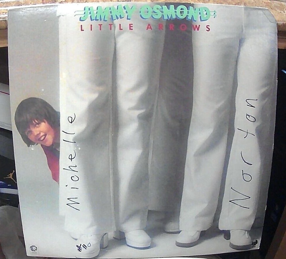 Jimmy Osmond ?- Little Arrows Vinyl, LP 1975 MGM Records ?- M3G-4916: This is a vintage vinyl record by Jimmy Osmond titled "Little Arrows" released by MGM Records in 1975. It features 12 tracks of English pop music with a speed of 33 RPM. The record is in Very Good Plu