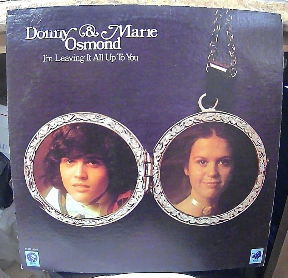 DONNY & MARIE OSMOND VINYL LP - I'M LEAVING IT UP TO YOU - MGM [M3G 4968] 1974: This vinyl LP features Donny & Marie Osmond in the release title "I'm leaving it all up to you" under MGM Records with the product code [M3G 4968] in the year 1974. It is a 33 RPM record in a card