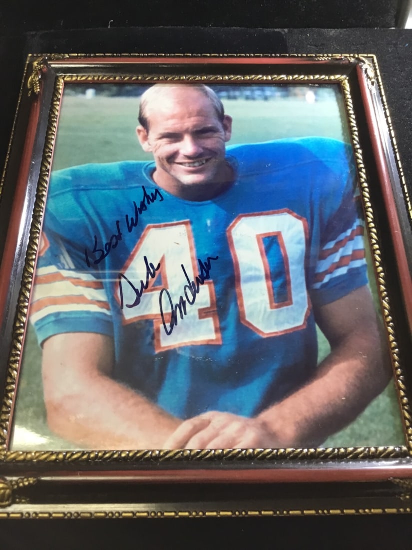 AUTOGRAPHED/FRAMED 8" X 10" 1968-77 MIAMI DOLPHIN DICK ANDERSON #40: This autographed and framed 8" x 10" photo features Dick Anderson, a former player for the Miami Dolphins from 1968-77. The photo is a must-have for any fan of football, especially those who support t