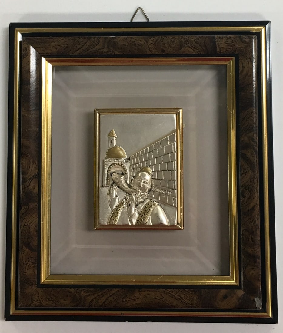 Israel Artistic Cristal Sterling Silver: This beautiful handcrafted frame is in very good condition with light scratches. The frame has some chip on the lower right corner and a few small at the bottom as shown in the photos. It measures abo