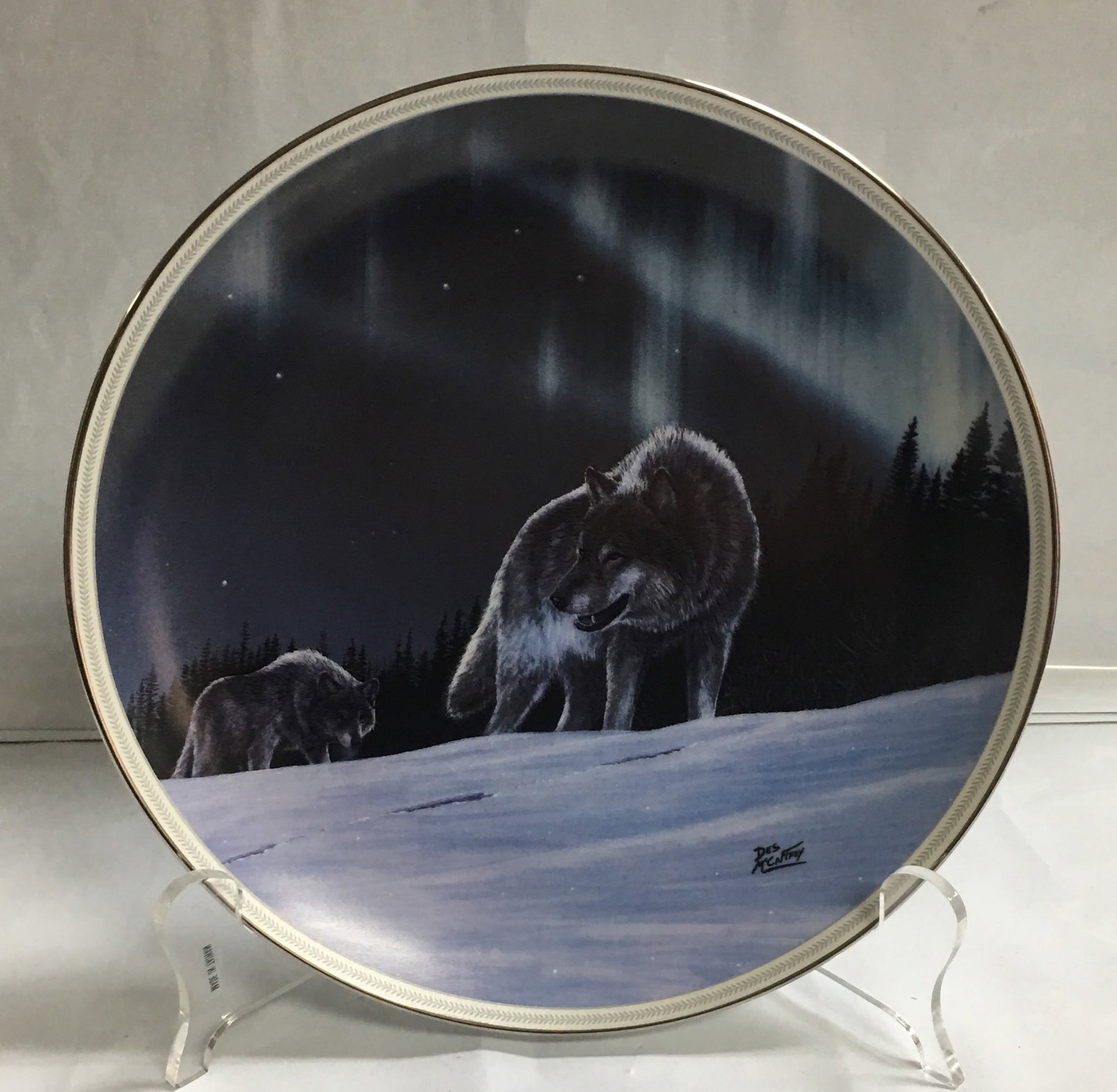 The Bradford Exchange "Monarch's Light" by Desmond McCaffrey Collector Plate No. 993A: This plate is in excellent condition with little signs of wear seen. It is about 8" in diameter and 1" high. Please, review pictures for condition and details.
