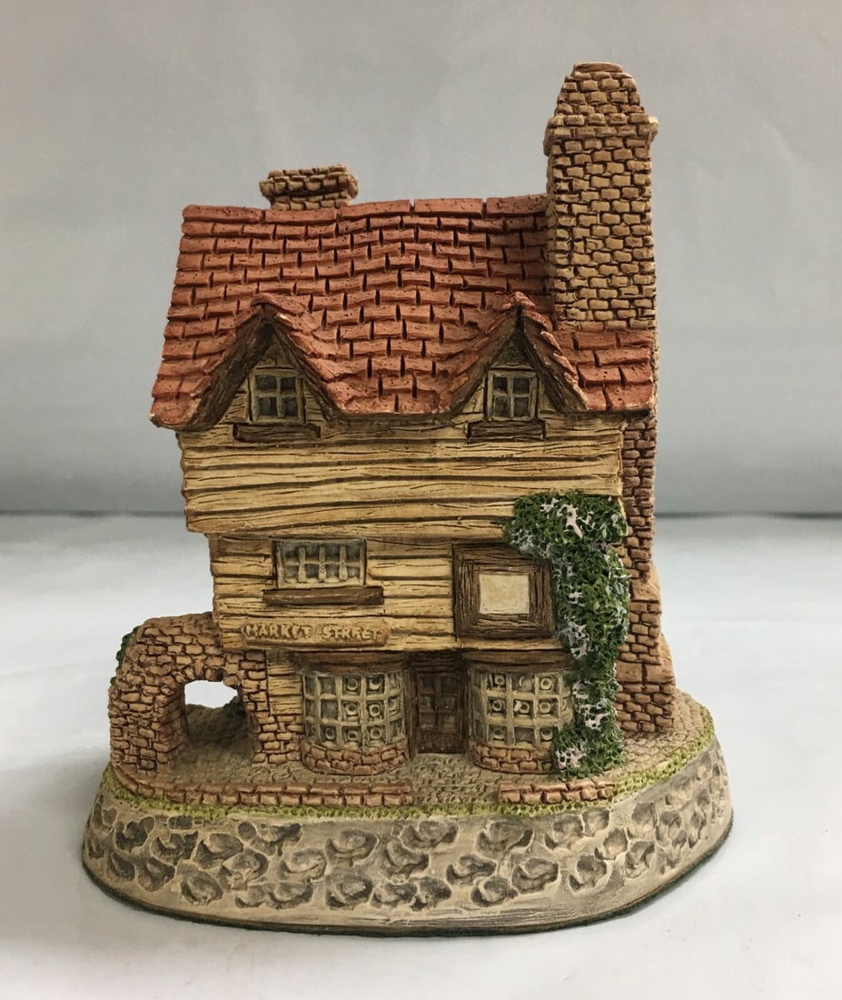 Vintage Wine Merchant by David Winter Cottage Hand Made & Hand Painted 1980 (1 of 12)