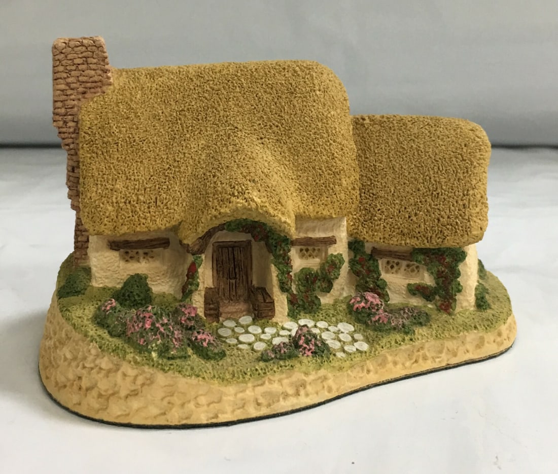 Vintage Rose Cottage by David Winter Hand Made and Hand Painted 1980 (1 of 10)