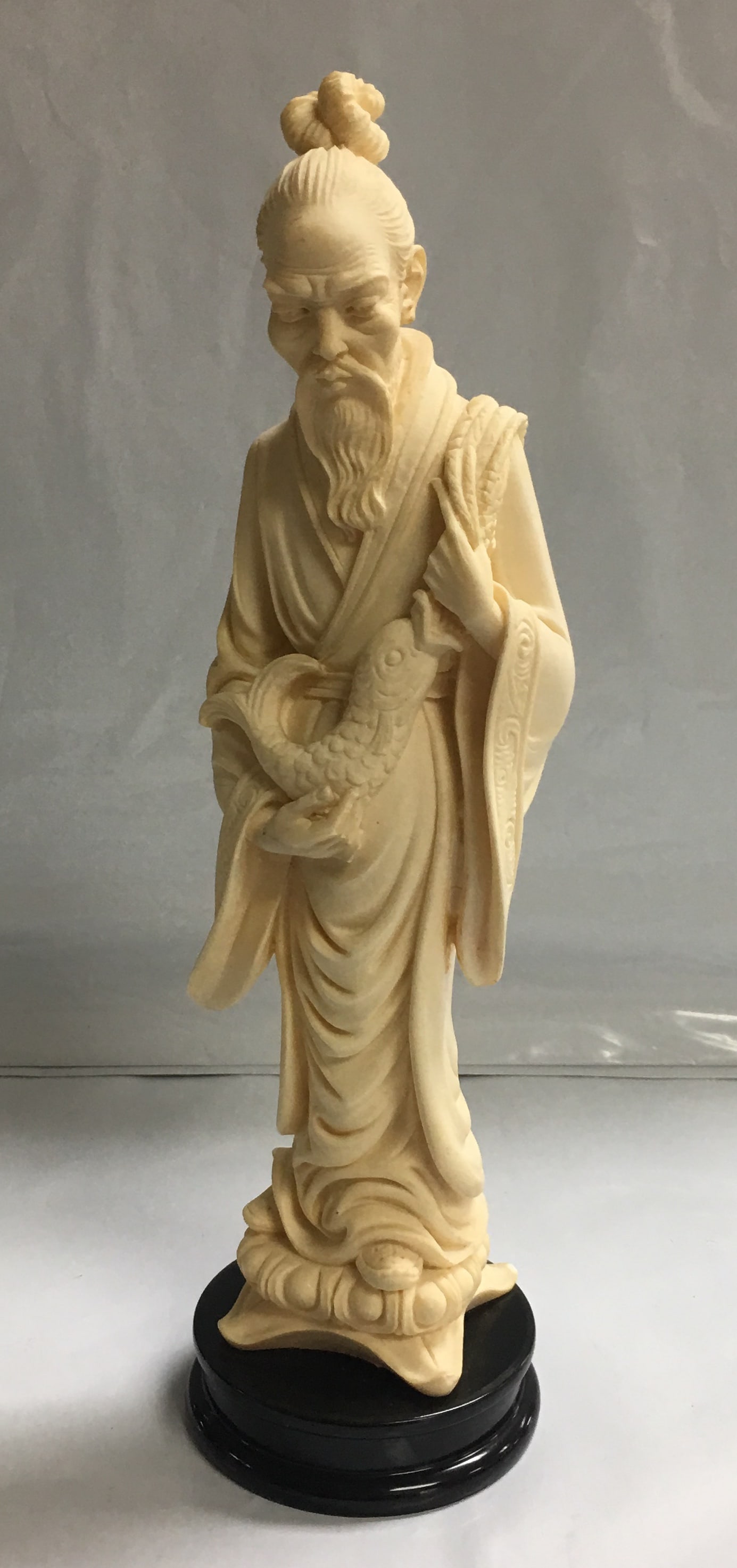 Vintage A. Giannelli Asian Man Holding Koi Fish Alabaster Figurine 11": This figurine is in excellent condition with no nicks, chips, crazing seen. The base also shows no signs of damage. It is about 11" high and about 3" wide. Please, review pictures for condition and de