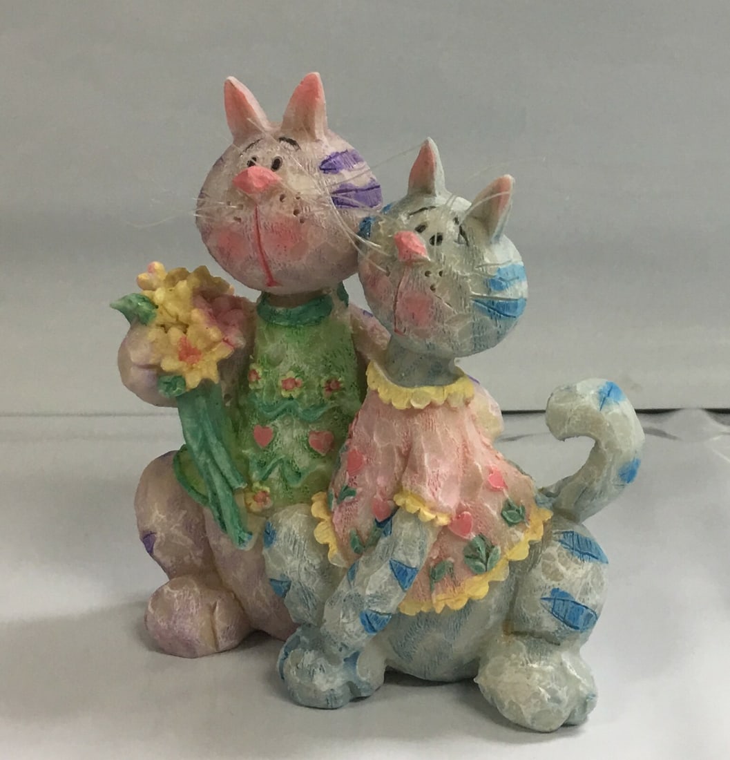 Cute Resin "Two Girlfriends" Cats Figurine 3 6/8": This beautiful pair of cats figurine is in excellent condition with no chips, cracks, scratches or any damages seen. The figure has an attractive, untouched finish. The base also shows no signs of wea