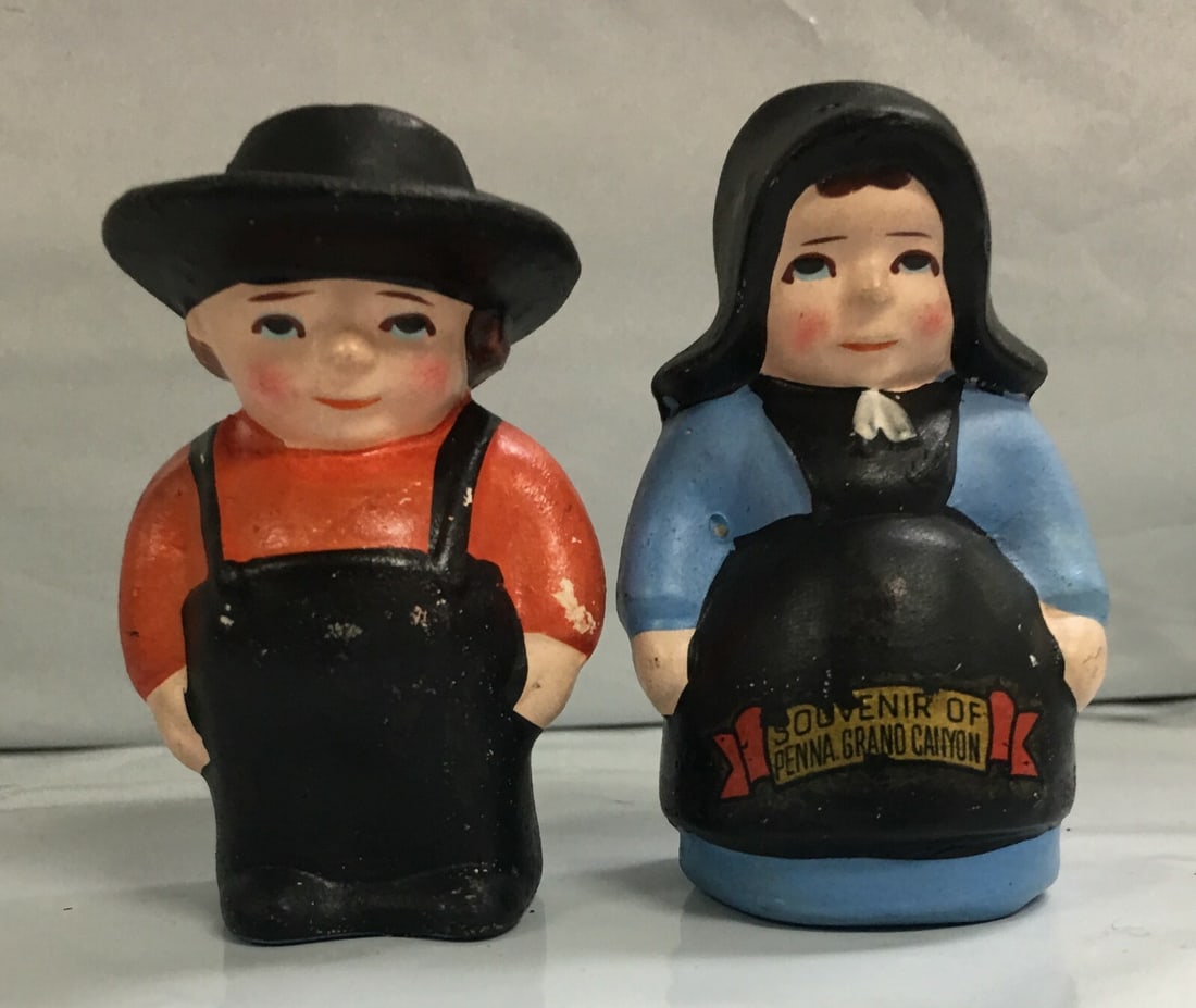 Vintage Souvenir of Penna, Grand Canyon Salt and Pepper Shakers: These cute shakers are in very good condition with sign of wear like slightly worn paint. One stopper is missing. Each shaker is about 2 6/8" high, 1 6/8" long, and 1 1/2" wide. Please, review picture