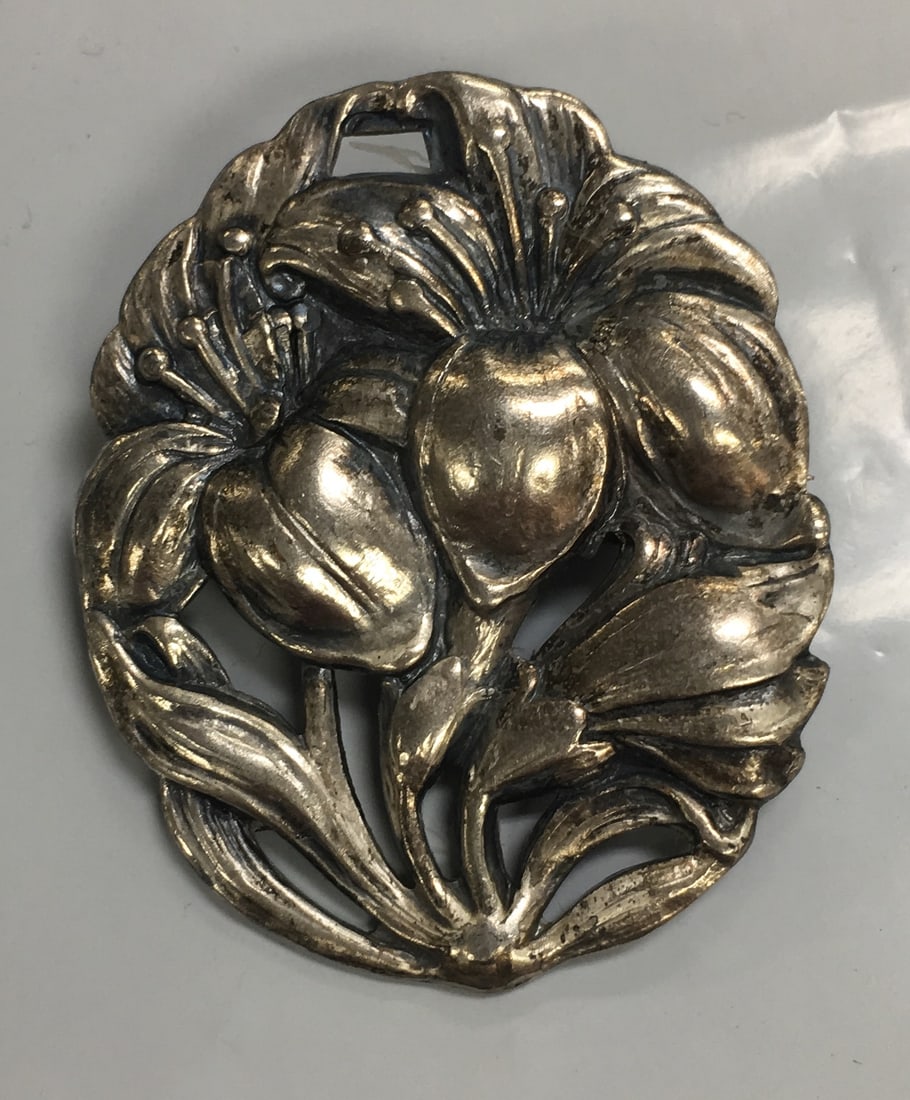 Gorgeous Silver Tone Flower Brooch /Pendant with an Icon on the Back (1 of 7)