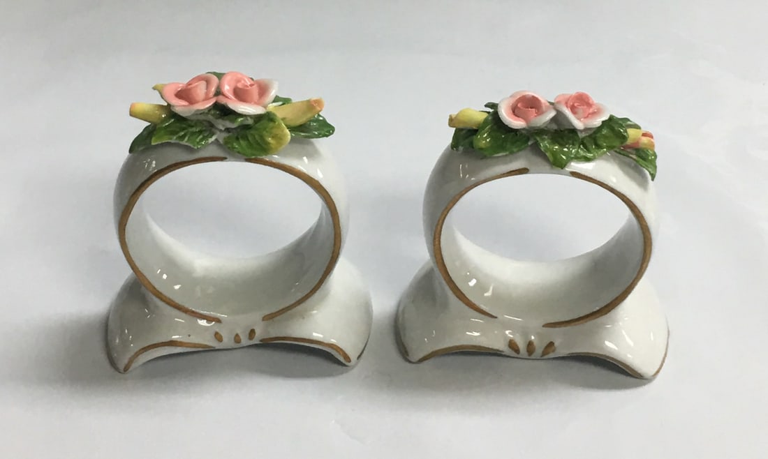Set of 2 Vintage Porcelain Footed Floral Napkin Holder Rings (1 of 6)