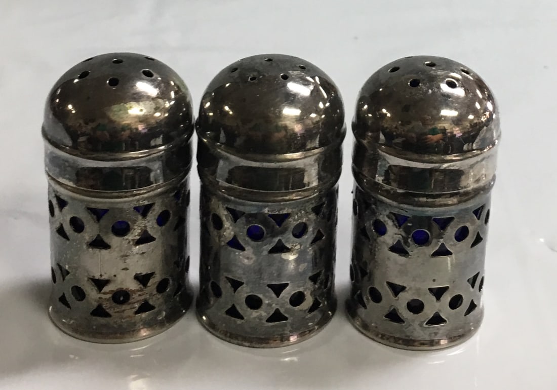 Vintage E.P.N.S. England Silver Plated 3 Salt & Pepper Shakers Cobalt Blue Glass Insert: These shakers are in overall excellent condition with little wear seen excluding some light scratching. It has an older, unpolished patina & should polish nicely. They are about 2" high and 1" in diam