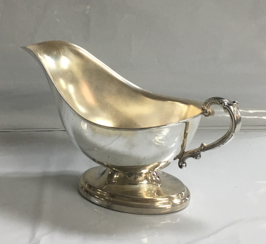 Vintage Silver Plated Gravy Boat Bowl: This bowl is in very good condition with signs of wear like on one side at the base erased silver coating as shown in the photo. It measures about 3 5/8" by 7 1/2" by 4 1/4". Please, review pictures f