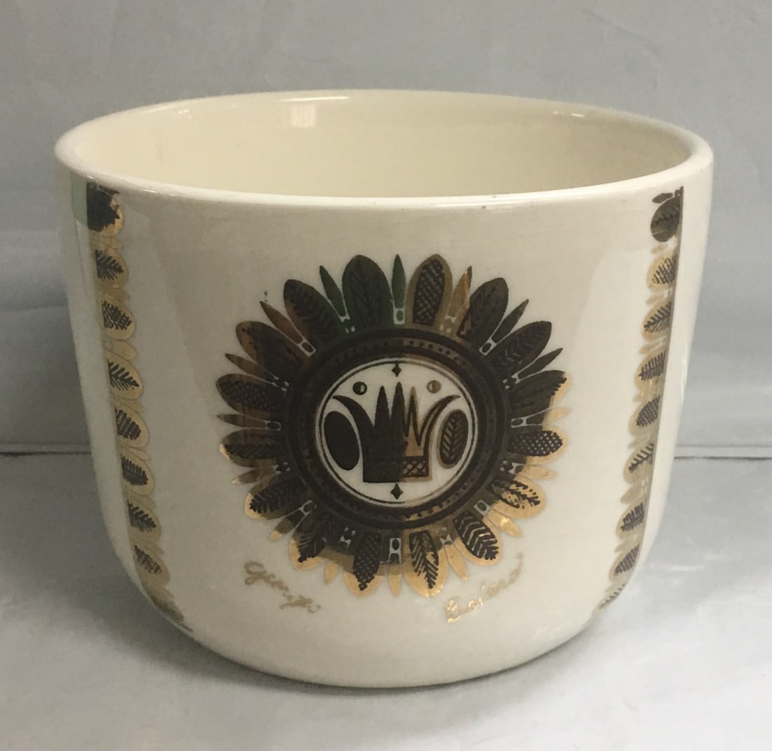 Vintage Georges Briard Gold Crown and Feathers Cracked Design 12 oz Bowl (1 of 8)