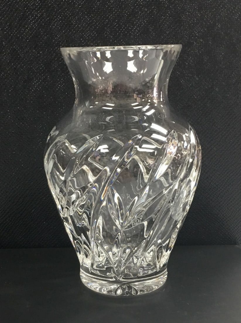 Crystal Glass Bud Shaped Flower Vase 5 6/8" Tall (1 of 11)