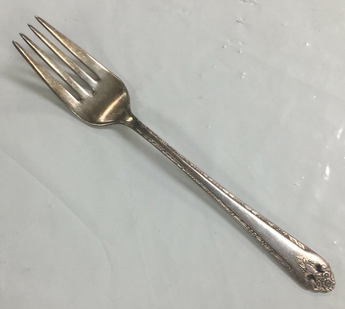 Vintage Holmes & Edwards Inlaid IS Silver-Plated Salad Fork 6 6/8": This fork is in overall excellent condition with little wear seen excluding some light scratching. It has an older, unpolished patina & should polish nicely. It is about 6 6/8 inches long. There is