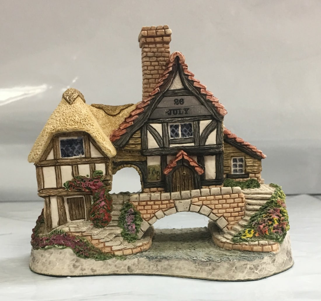 Vintage David Winter: Birthday Cottage (Arches Thwonce) 1993 Signed by D. Hart (1 of 11)