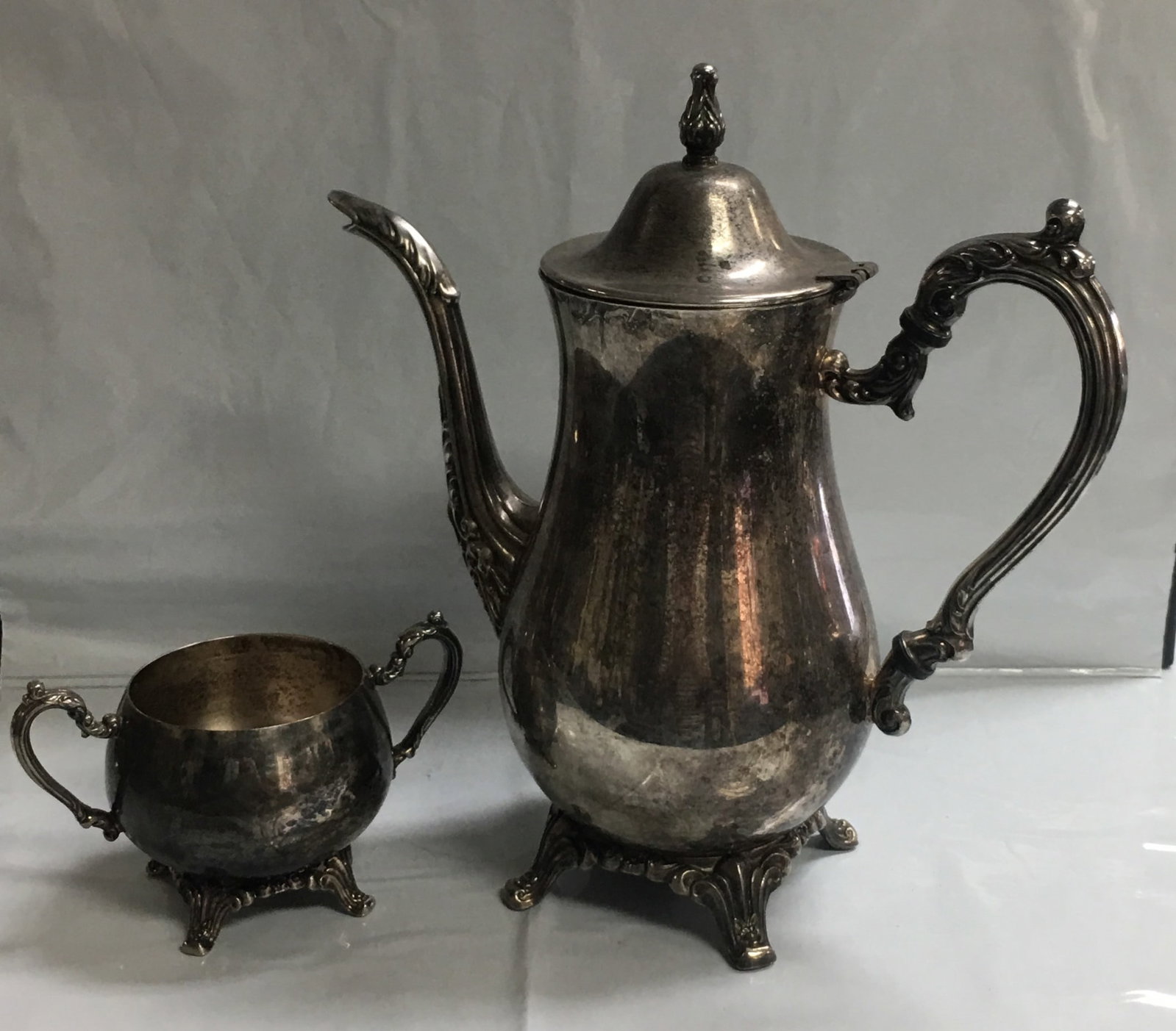 Oneida USA Silver Plated Coffee Pot and Opened Sugar Bowl Set (1 of 12)