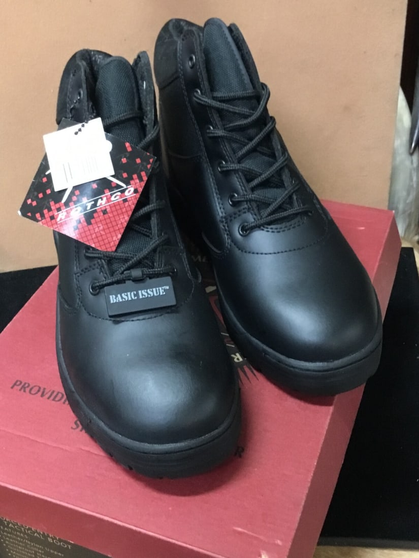 Rothco SIZE 12 5054 Black 6" High Forced Entry Boot - Black: The Rothco Forced Entry 6 Inch Boot is a men's boot made of leather and nylon upper with a regular shoe width. The boot is black in color and has a solid pattern. The upper material is made of