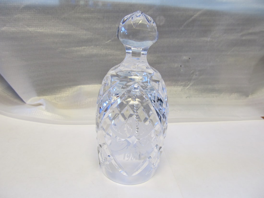 WATERFORD CRYSTAL 1988 FINE CHRISTMAS BELL 5 GOLDEN RINGS 5 UNUSED? XLNT COND": WATERFORD CRYSTAL 1988 FINE CHRISTMAS BELL 5 GOLDEN RINGS 5" UNUSED? XLNT COND Product Description: This attractive crystal 1988 Waterford bell appears to be in possibly unused condition with the orig