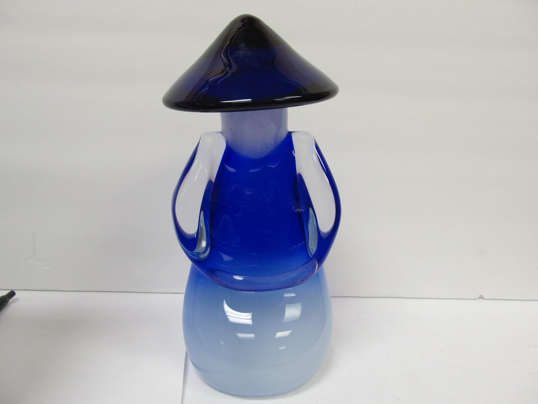 EDWARD SARA JR MURANO 2002 FINE COOLIE KNEELING GLASS FIGURE XLNT COND: This finely-made, heavy Murano kneeling glass coolie figure signed Edward Sara Jr 2002 is in overall excellent condition with almost no wear or any flaws seen. It is also etched Guiliano Tos on the