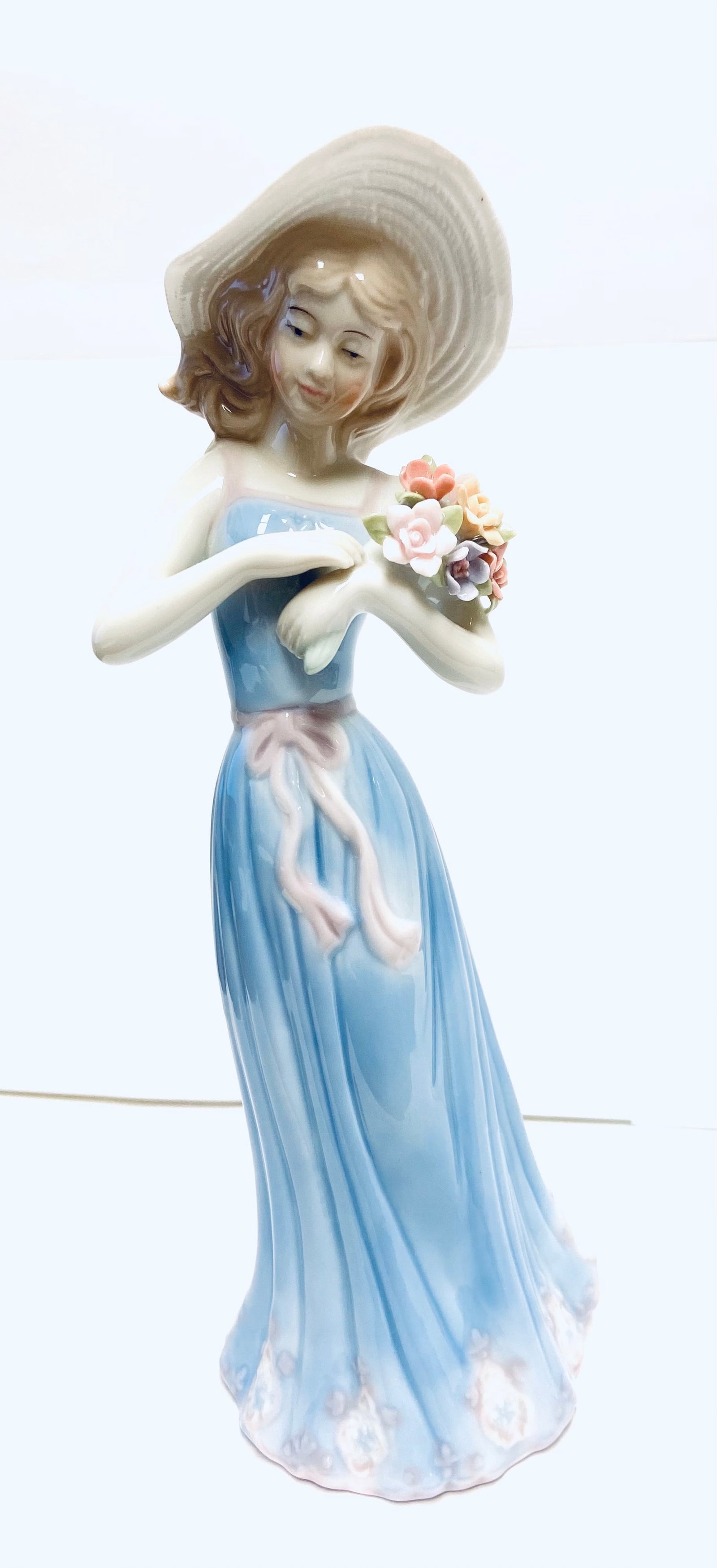 1998 House Of Lloyd Gathering Flowers Figurine Celebrating Life 8 1/4" Tall: 1998 House Of Lloyd Gathering Flowers Figurine Celebrating Life 8 1/4" Tall - Condition is "Used". No damage or repairs noted. Use zoom feature on photos to see details of the piece. Photos are an imp