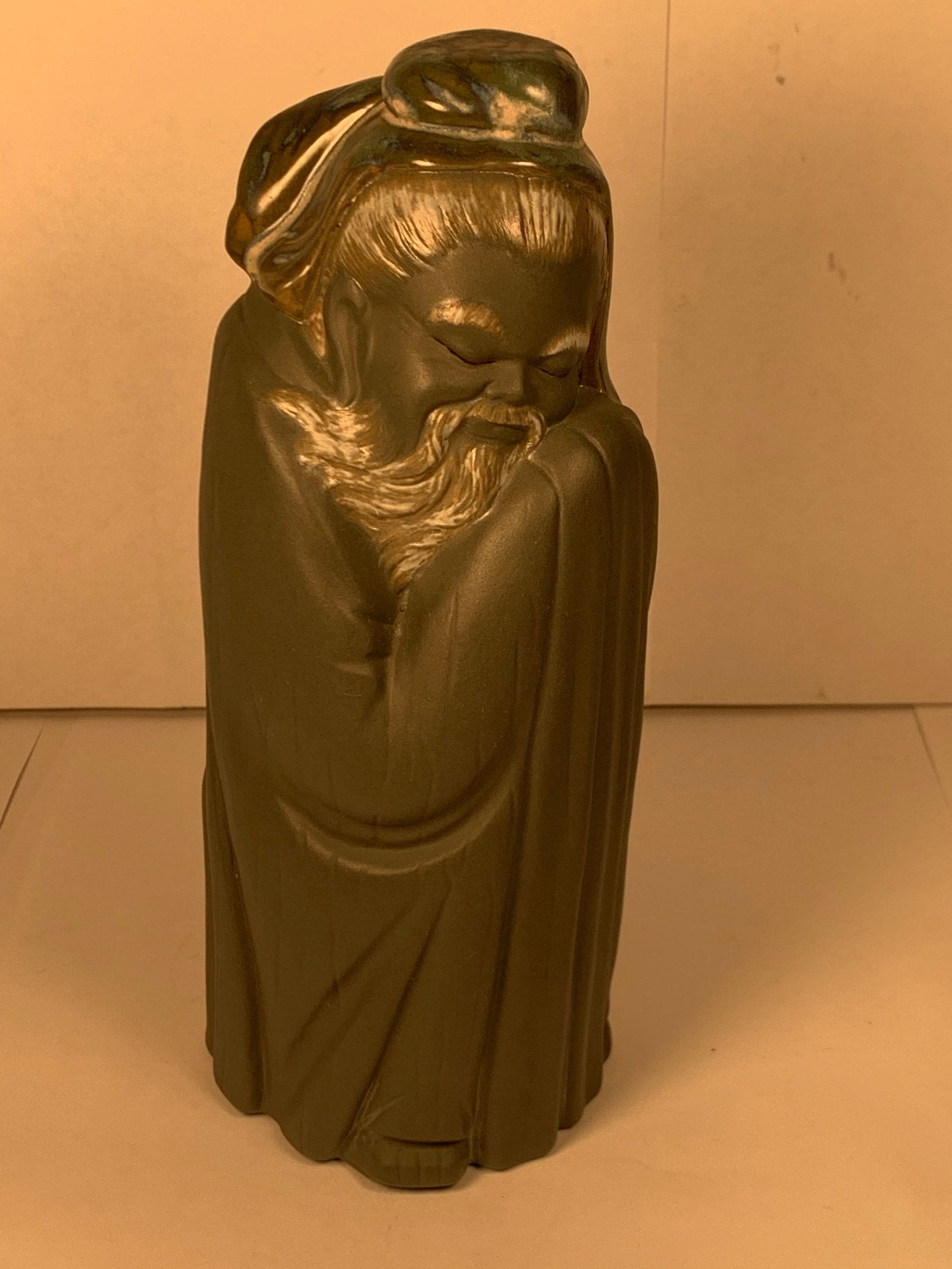 Choice Spain Lladro Chinese Oriental Figure # 2056 Xlnt Cond 8 1/4" Tall: This discontinued Lladro Spain Chinese or oriental figurine #2056 is in overall excellent, undamaged, pre-owned condition with no flaws seen. It is a figure introduced in the 1970's. It measures about