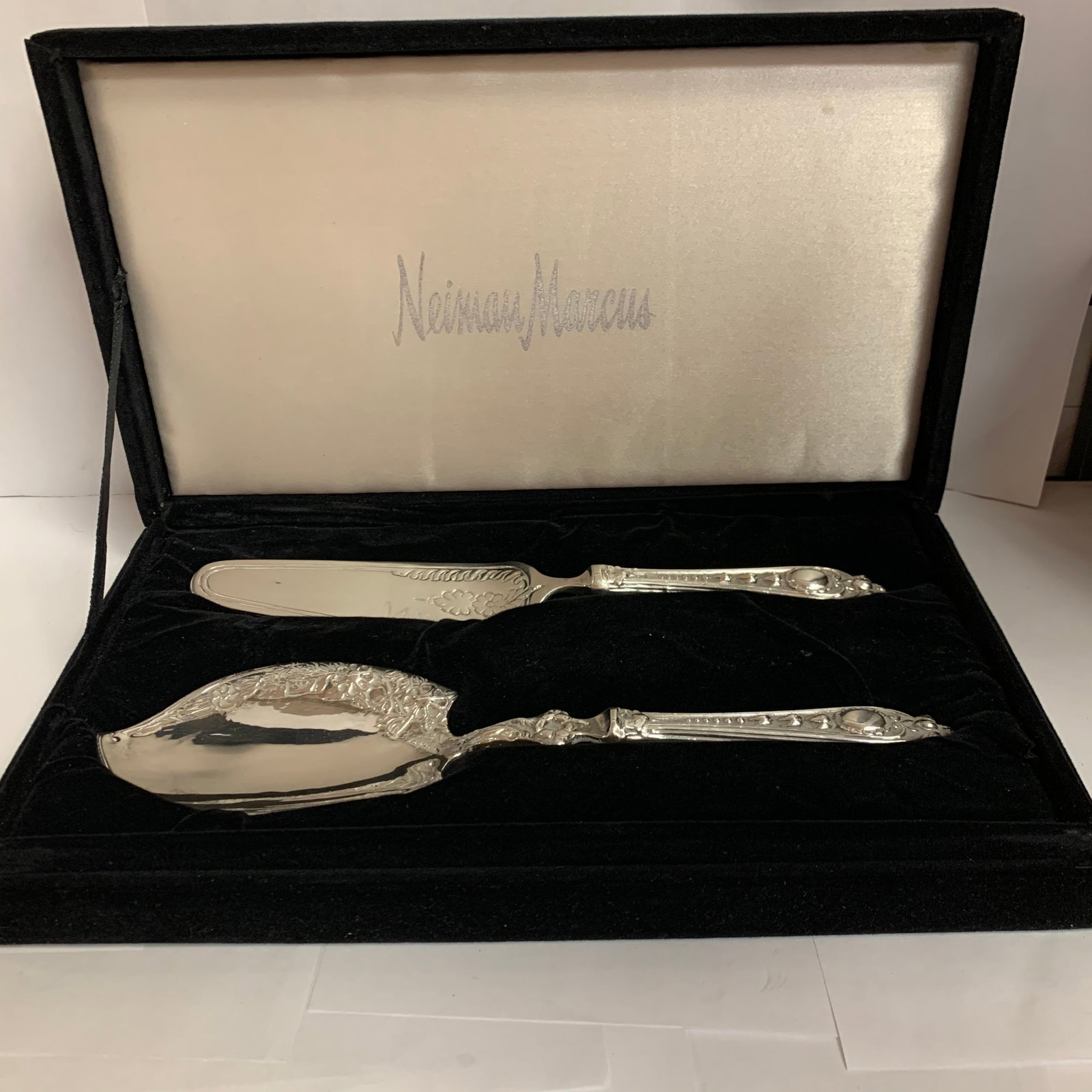 Neiman Marcus Gift Set 2 Dessert Servers Finely Boxed 11" Longest Xlnt Cond (1 of 7)
