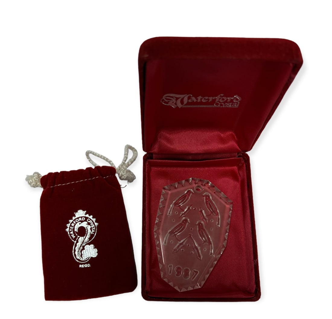 Vintage 1987 WATERFORD Crystal Glass Four CALLING BIRDS CHRISTMAS Ornament: Vintage 1987 WATERFORD Crystal Glass Four CALLING BIRDS CHRISTMAS Ornament - is about 3" length , excellent condition, original box. Use zoom feature on photos to see details of the piece. Photos are 
