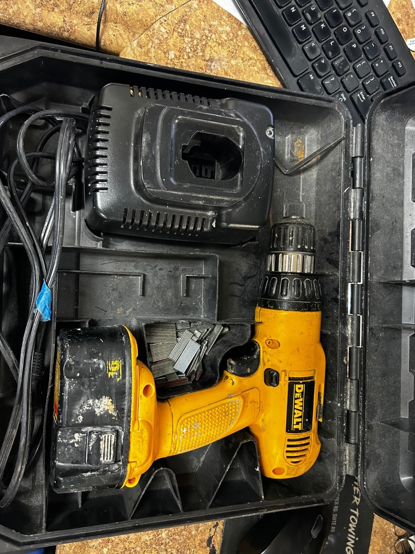 Dewalt DW953 Adjustable Clutch Cordless 3/8'' drill 12V (1 of 2)