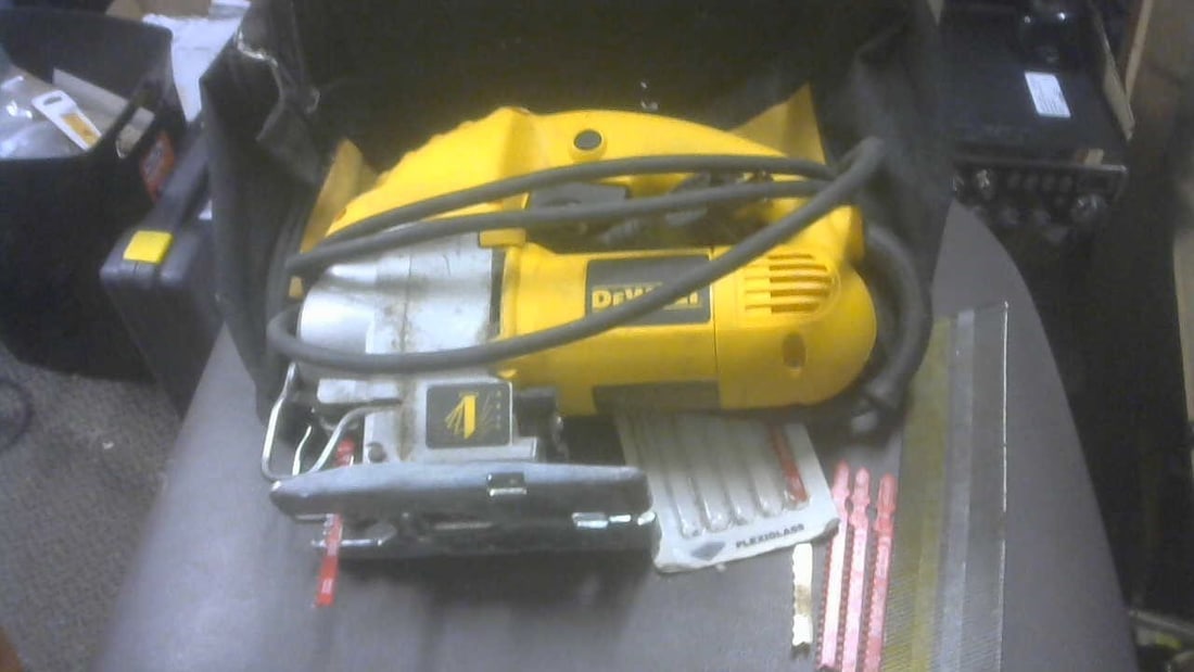 Dewalt Jigsaw DW317 5.5AMP Corded (USED) + NEW 14 pc Dewalt Jigsaw Blade Set (1 of 1)