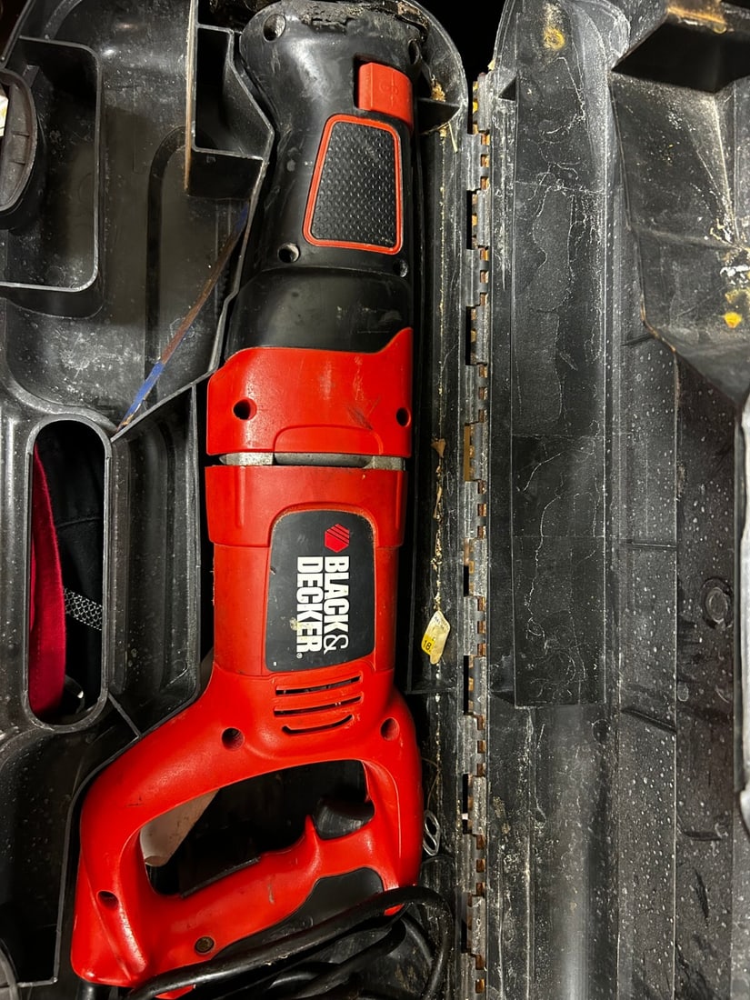 BLACK & DECKER RS500 CA 7.5 Amp Reciprocating Saw Used (1 of 2)