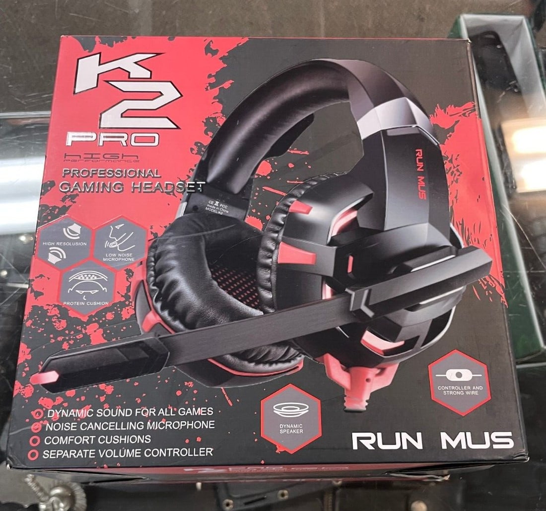 NEW Run Mus K2 Pro High Performance Professional Gaming Headset, Red: Immerse yourself in the world of gaming with the new Run Mus K2 Pro High Performance Professional Gaming Headset in Red. This headset features a double earpiece with ear-pad technology, adjustable hea