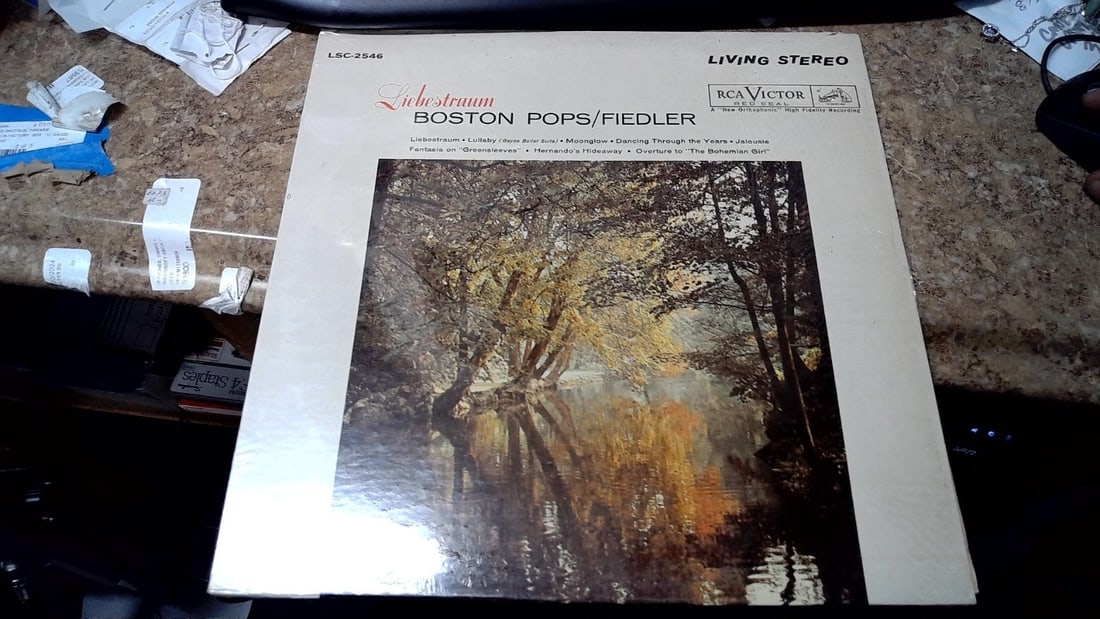 Liebestraum Arthur Fiedler Boston Pops 1961 LSC-2546 Vinyl 12'' Vintage: The product is a vintage 12'' vinyl record titled "Liebestraum" by Franz Liszt, performed by Arthur Fiedler and the Boston Pops Orchestra in 1961. Released under the RCA Red Seal label, the classical 