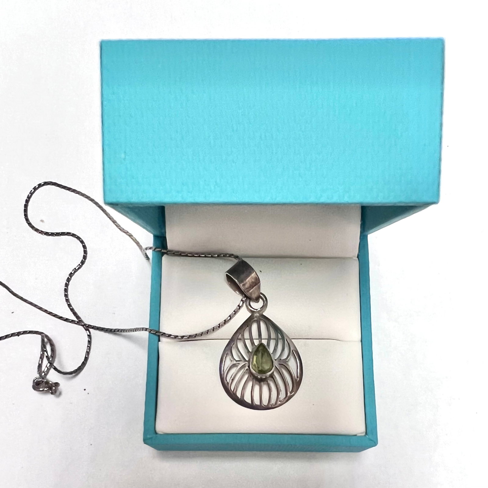 Sterling Silver Necklace with Peridot Stone 16" (1 of 5)