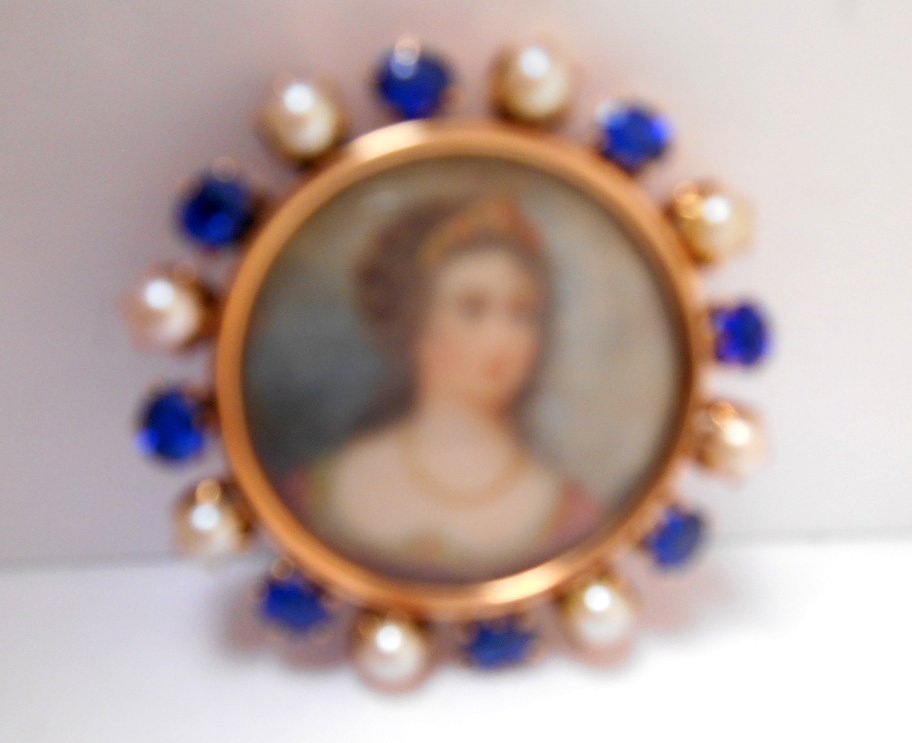 ANTIQUE 10K GOLD GEORGIAN BROOCH/PIN: Measures 1 3/8" Diameter