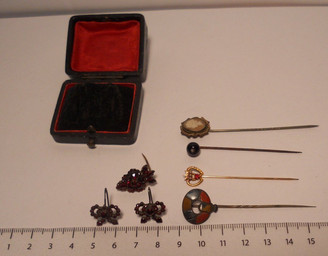 VINTAGE BROOCH AND EARRING SET W/ 4 HAT PINS (1 of 4)