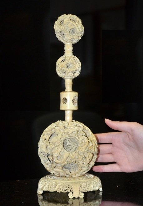 CHINESE IVORY STAND WITH 3 INTRICATE PUZZLE BALLS: GORGEOUS ANTIQUE CHINESE IVORY STAND WITH 3 PUZZLE BALLS EACH WITH SEVERAL LAYERS, THE MAIN PIECE IS RATHER LARGE, MEASURING 4.5 IN DIAMETER AND WITH 18 LAYERS FEATURING INTRICATE DRAGON CARVING DEPIC