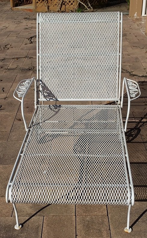 Wrought Iron Chaise Lounge: Wrought Iron Chaise Lounge