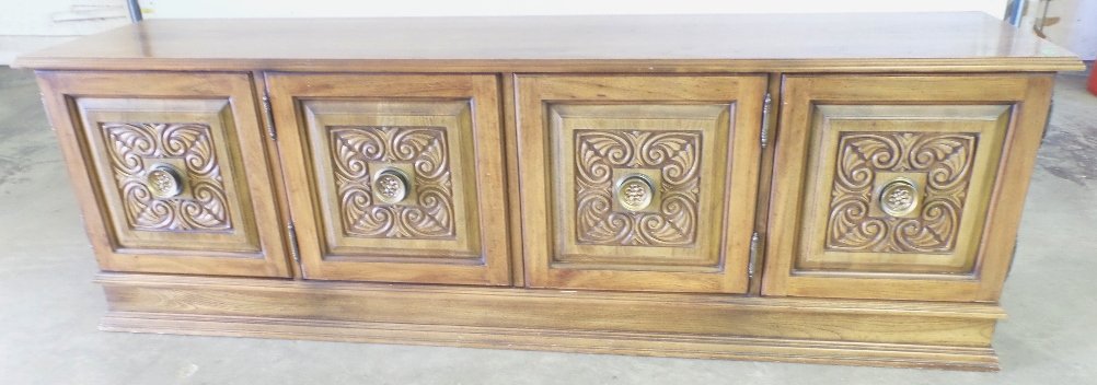 Mid Century Modern Credenza: Mid Century Modern Credenza