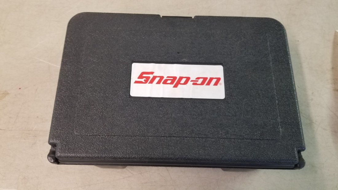 Snap On Radkitplusa Cooling System Vacuum/ Filler (1 of 3)