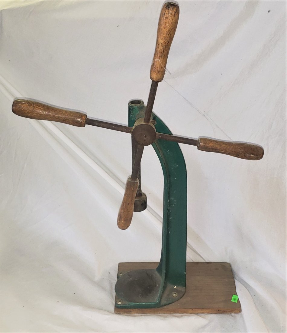 Supreme Cast Iron Bottle Capper: Supreme Cast Iron Bottle Capper