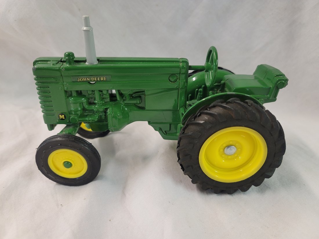 ERTL John Deere Tractor: ERTL John Deere Tractor