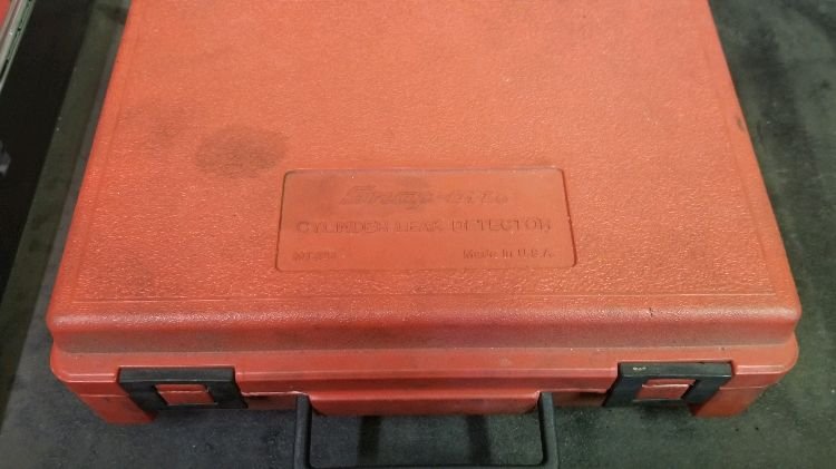Snap On MT 324 Cylinder Leak Detector (1 of 3)