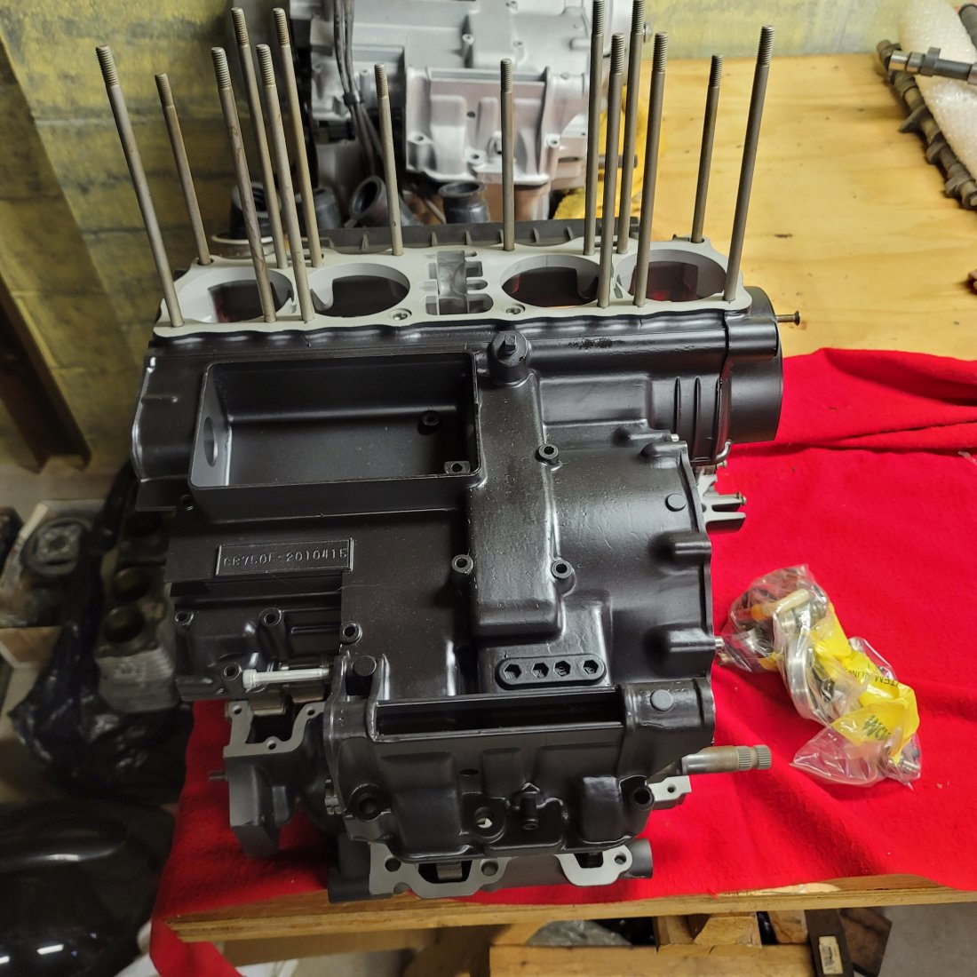 Honda CB750 Engine 2010415: Honda CB750 Engine 2010415