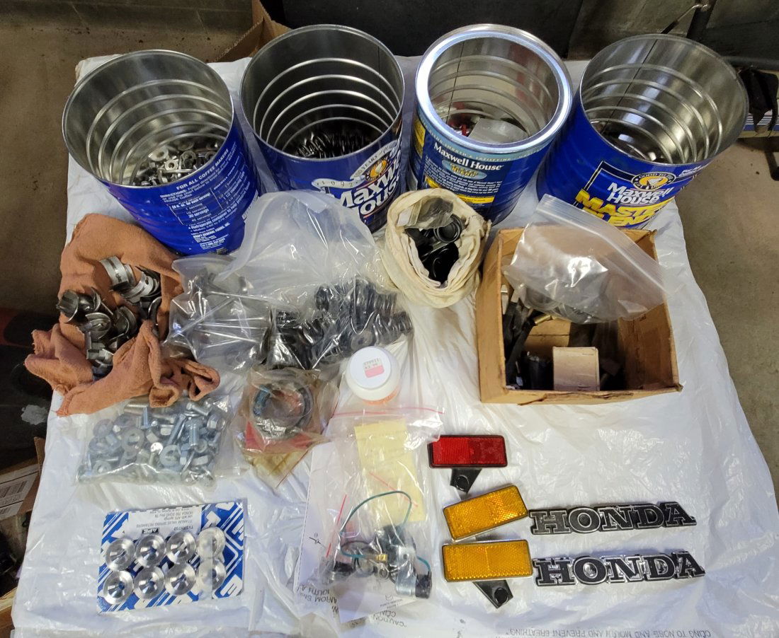 Honda Emblems, Reflectors, Valve Springs, Bolts, Washer (1 of 10)