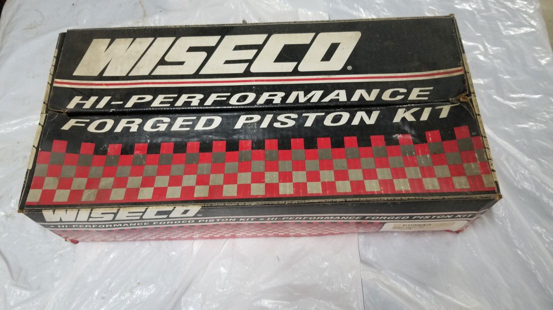 Wiseco Hi-Performance Forged Piston Kit (1 of 4)